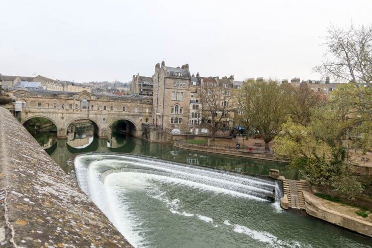 Pulteney Bridege and Pulteney Weir is a must-see during one day in Bath, England.
